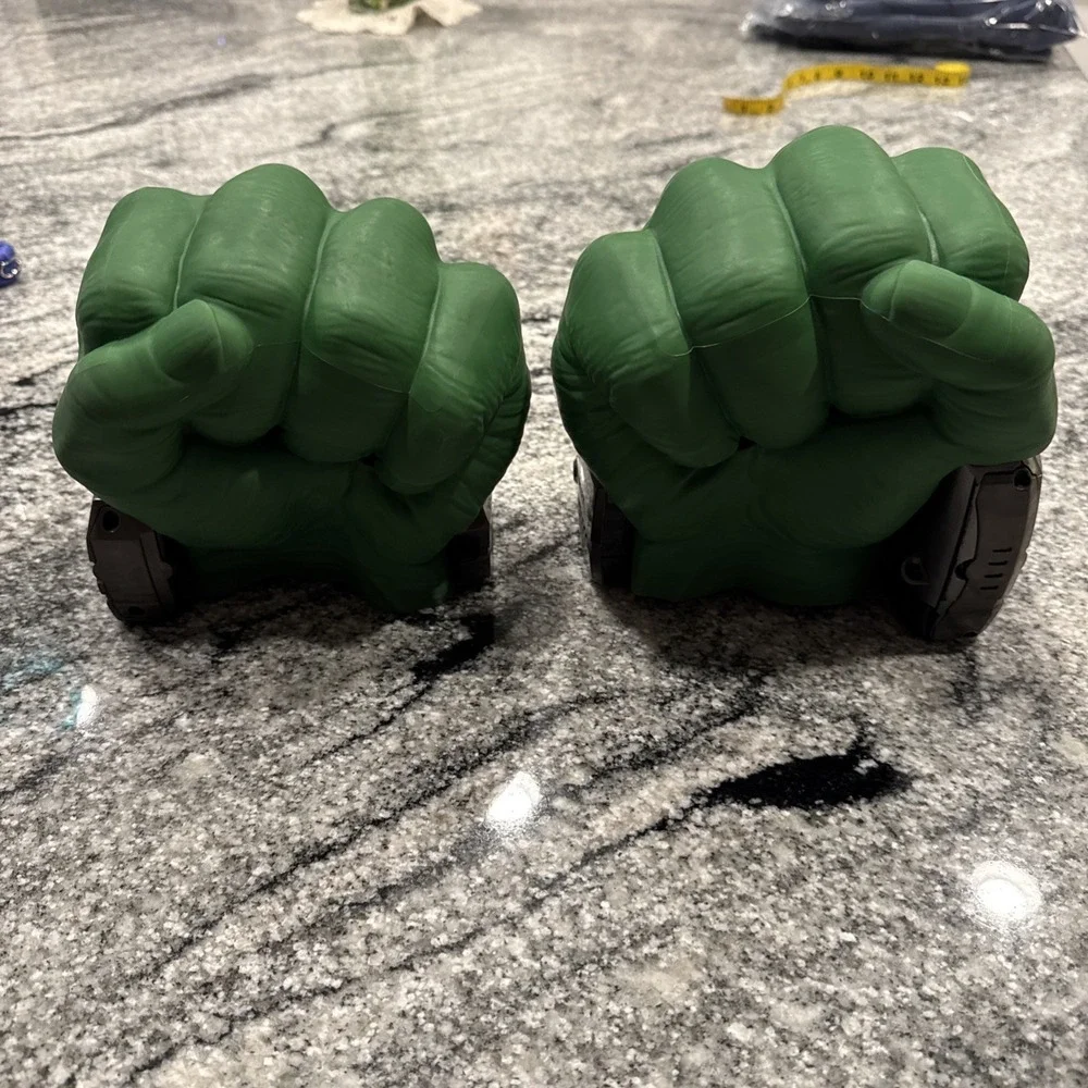 Marvel Hulk Hands‎ Fist Smash Avengers Labs Hasbro w/Sound & Lights Playmation